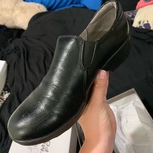 Black non slip work shoes